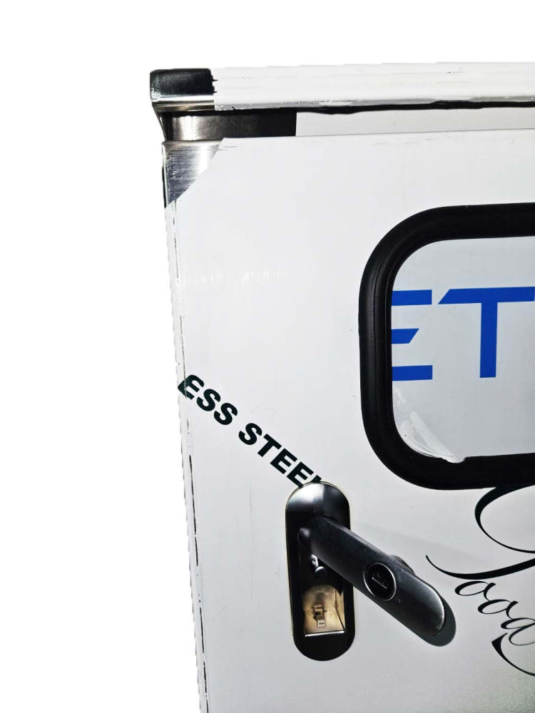 주문 제작 가능한 스테인레스 전기박스의 특징을 설명하는 이미지