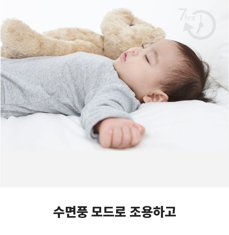 이동식냉풍기의 효과적인 냉방 기능을 체험하는 모습.