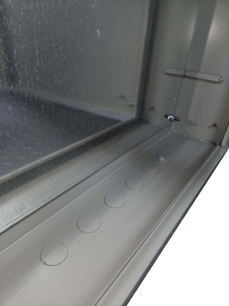 경제형 디자인의 SUS 전기박스, 주문제작 가능성을 강조하는 이미지.