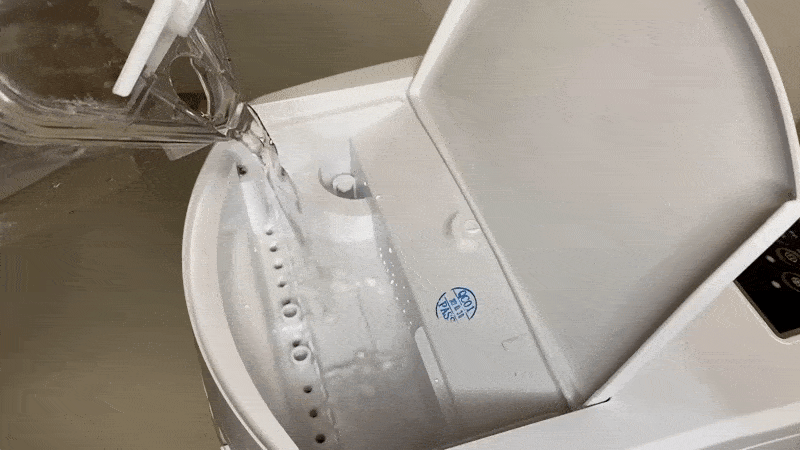 이동식냉풍기 쇼핑포미 12L 모델의 상세 스펙을 설명하는 모습.