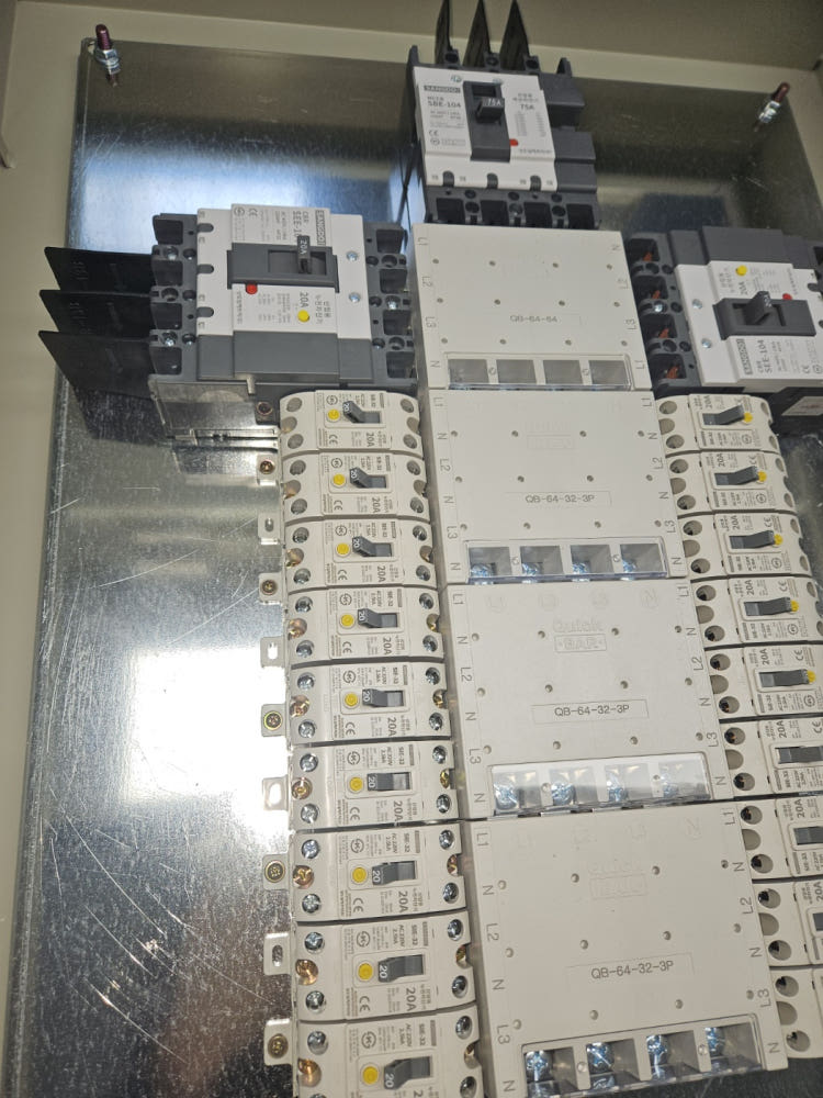 기성 분전함과의 차이점, 맞춤형 설계의 장점.