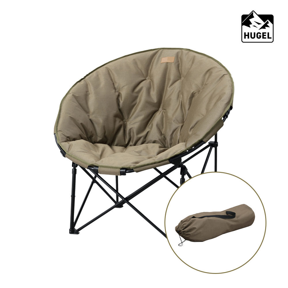 휴겔 릴렉스체어의 편안한 자세를 보여주는 모습.