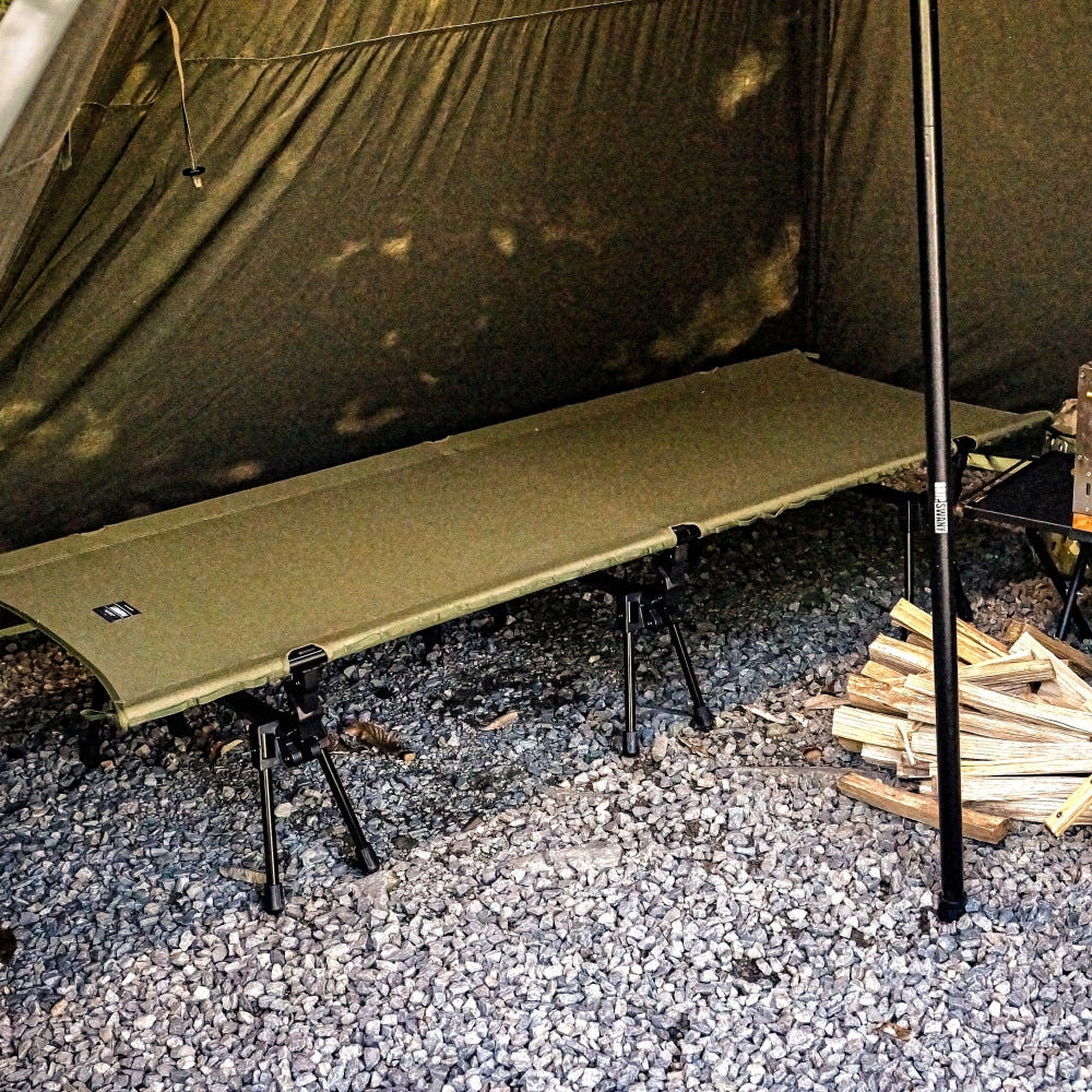 여러 야전침대를 정리하고 플랜40 P-cot만 남긴 이유를 설명하는 장면.