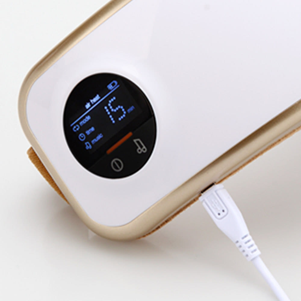 눈 피로를 덜어주는 팡가오 공기압마사지기 사용 모습.