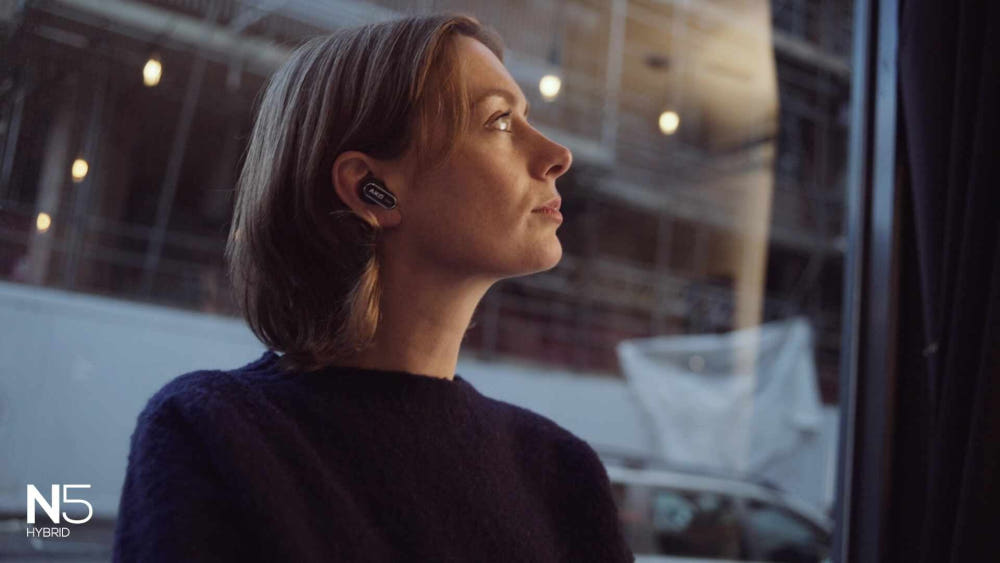 갤럭시 버즈에서 AKG N5 HYBRID로 변경한 이유를 설명하는 이미지.