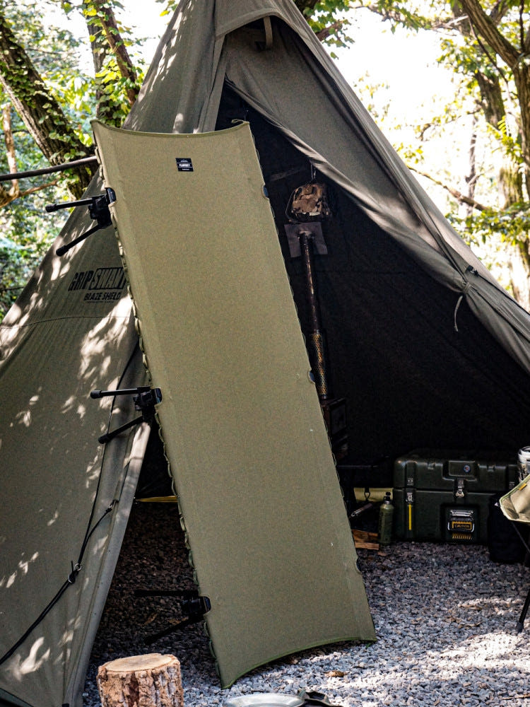 플랜40 P-cot 침대에서 편안하게 누워있는 모습, 캠핑의 즐거움.