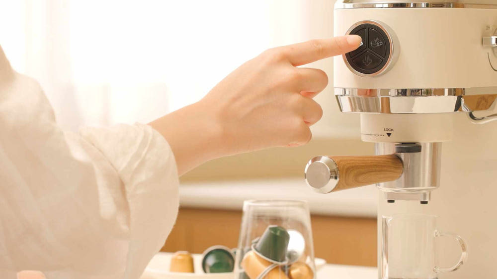 오르테 OCK-351A 커피머신의 전체 모습, 가정용으로 적합한 디자인